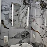 Hotelikum Zentreal Bequem 招待所