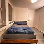 Hotelikum Zentreal Bequem 海尔布隆