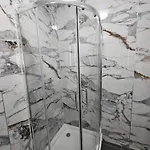 Hotelikum Zentreal Bequem 招待所