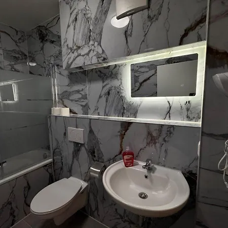 Hotelikum Zentreal Bequem 게스트하우스 하일브론