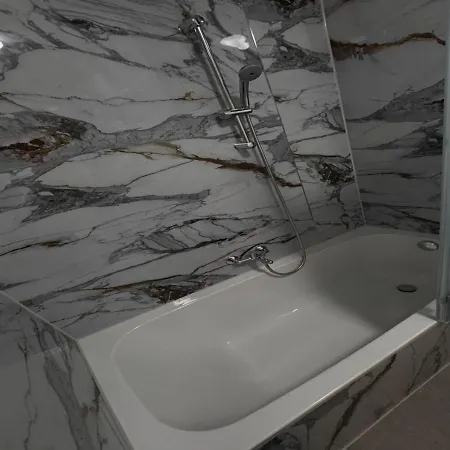 Hotelikum Zentreal Bequem 3*
