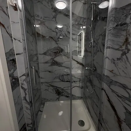 Hotelikum Zentreal Bequem 게스트하우스 3*