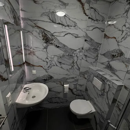 Hotelikum Zentreal Bequem 게스트하우스 3*