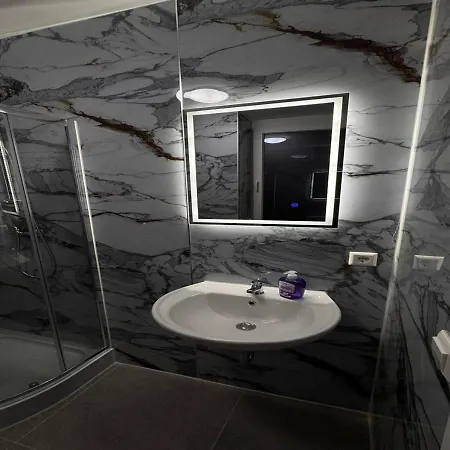 Hotelikum Zentreal Bequem 게스트하우스 3*