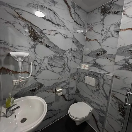 Hotelikum Zentreal Bequem 게스트하우스 하일브론
