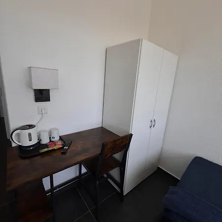 Hotelikum Zentreal Bequem 게스트하우스 3*